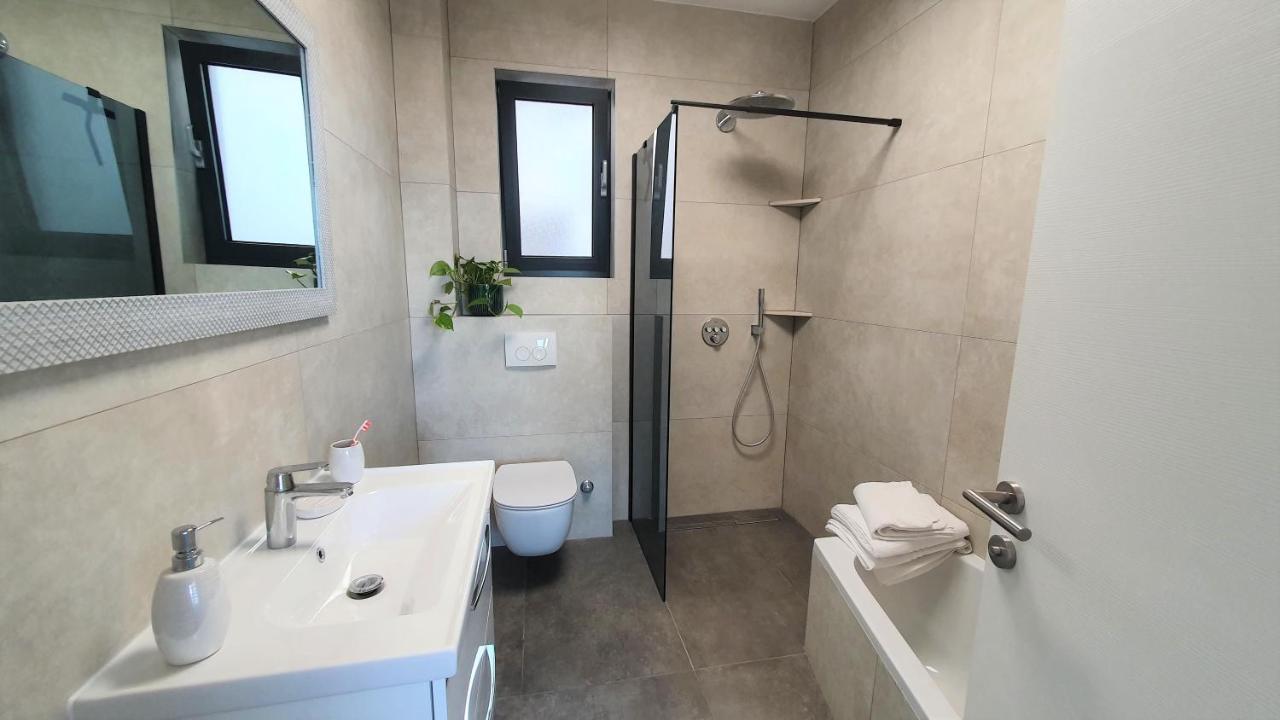 Apartments Marina Omis Exterior photo